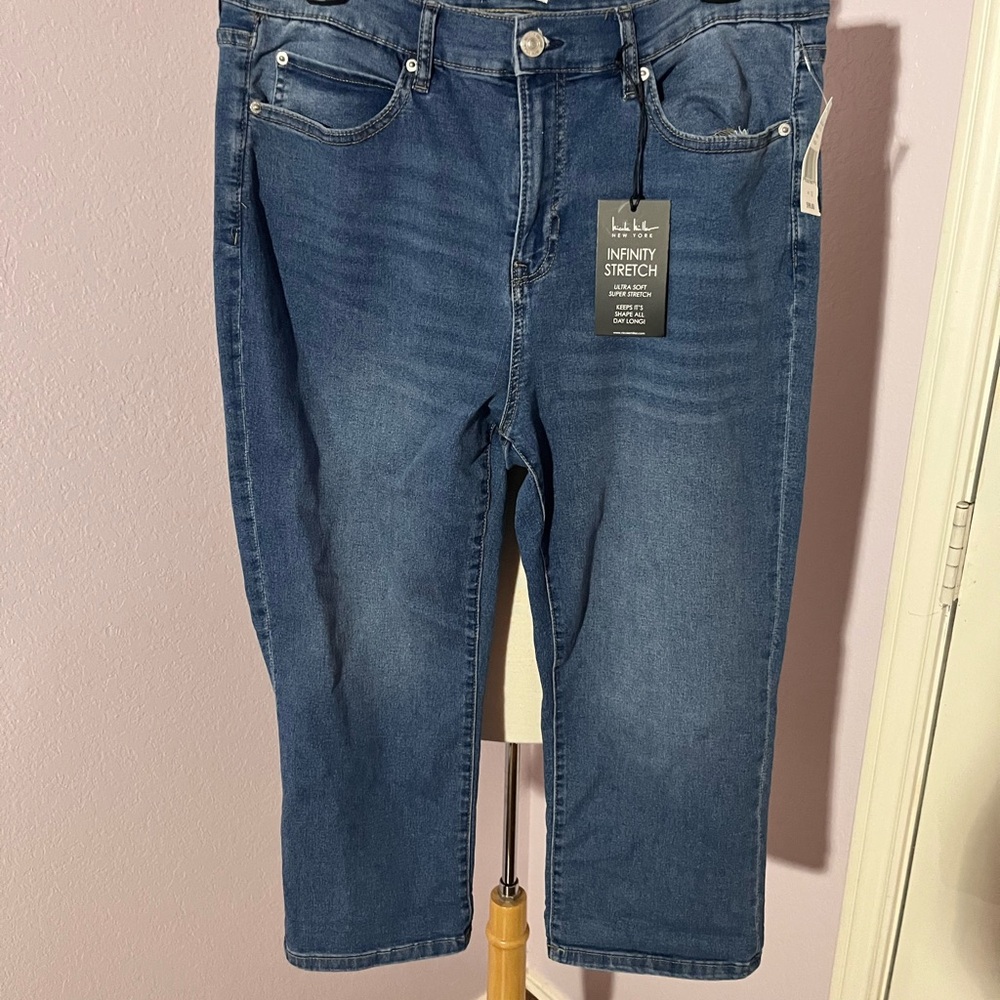 Nicole Miller Relaxed Blue Jeans with Subtle Fading